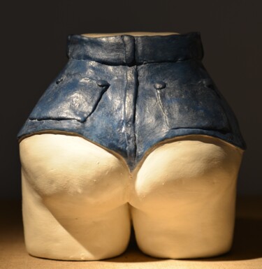 Sculpture intitulée "Un peu court miss" par Florence Schwartz, Œuvre d'art originale, Terre cuite