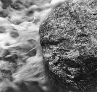 Fotografie mit dem Titel "Stone and Water" von Bernhard Lüttmer, Original-Kunstwerk