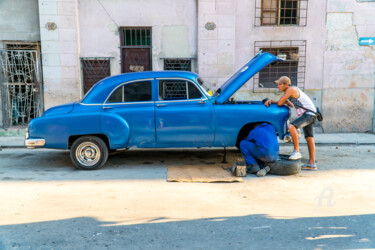 Fotografía titulada "Car repair on the s…" por Robert Agoston, Obra de arte original, Fotografía digital