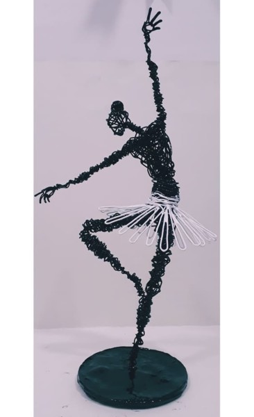 Skulptur mit dem Titel "Ballerina" von Fourat Jomni, Original-Kunstwerk, Draht