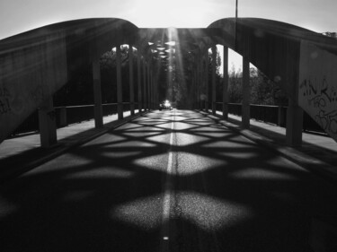 Photographie intitulée "Pont à Grenoble" par Florence Pouget-Landrieu, Œuvre d'art originale, Photographie numérique