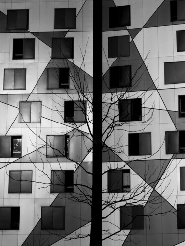 Photographie intitulée "Diagonales en ville" par Florence Pouget-Landrieu, Œuvre d'art originale, Photographie numérique