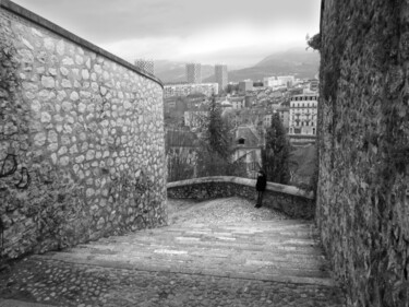 Photographie intitulée "Descente sur la vil…" par Florence Pouget-Landrieu, Œuvre d'art originale, Photographie numérique