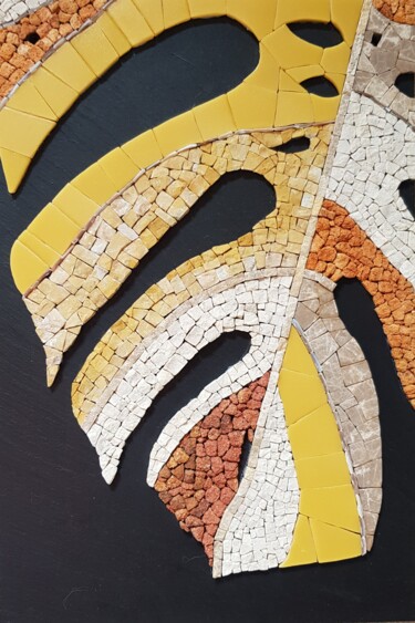 Escultura titulada "Feuille jaune" por Francine Bonnet, Obra de arte original, Mosaico Montado en Piedra