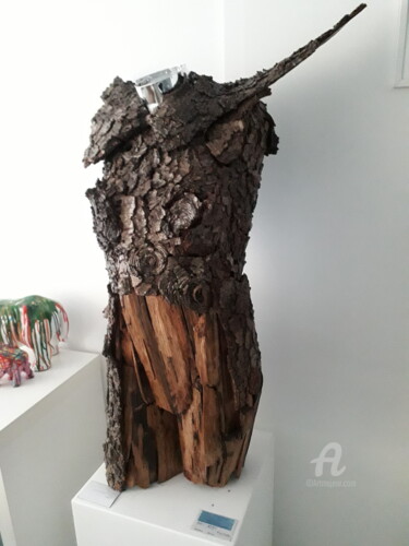 Скульптура под названием "NIKE" - Francis G, Подлинное произведение искусства, Дерево