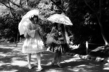 Fotografia intitolato "Jeunes filles march…" da Franck Sanz, Opera d'arte originale, Fotografia non manipolata
