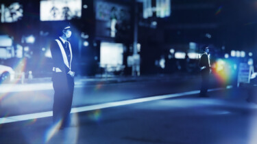 Fotografie mit dem Titel "Tokyo policiers" von Franck Sanz, Original-Kunstwerk, Digitale Fotografie