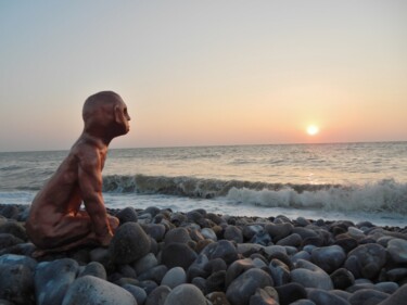 Sculpture titled "homme a genou" by Francois Mouillard, Original Artwork, Terra cotta