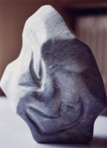 Sculpture intitulée "Masque au sourire f…" par François Thomas, Œuvre d'art originale, Pierre