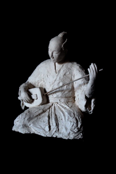 Sculpture titled "Joueur de Shamisen" by Françoise Guillou, Original Artwork, Terra cotta