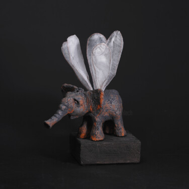 Sculpture titled "Hummelfant NR 2" by Frank Melech, Original Artwork, Clay