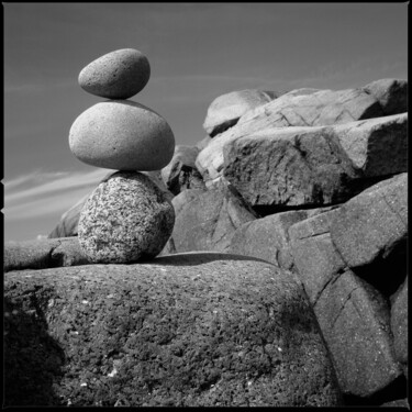 Photographie intitulée "Balance, Granitgest…" par Franz Hümpfner, Œuvre d'art originale, Photographie argentique