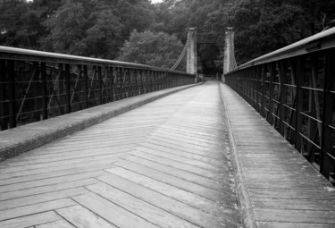 Photographie intitulée "Vieux pont suspendu" par Frédéric Duchesnay, Œuvre d'art originale, Photographie argentique