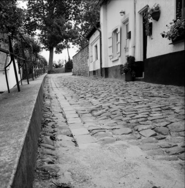 Photographie intitulée "Rue du clap en bas" par Frédéric Duchesnay, Œuvre d'art originale, Photographie argentique