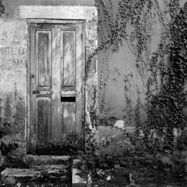 Fotografia intitulada "Porte à porte" por Frédéric Duchesnay, Obras de arte originais, Fotografia de filme