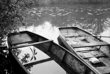 Photography titled "Les deux anciennes" by Frédéric Duchesnay, Original Artwork, Analog photography