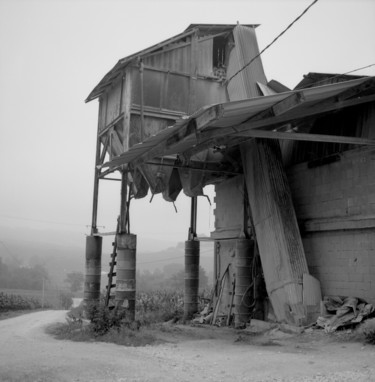 Photographie intitulée "Le silo" par Frédéric Duchesnay, Œuvre d'art originale, Photographie argentique