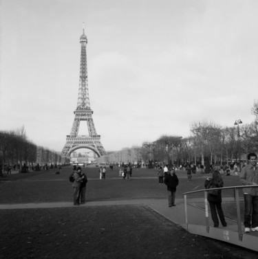 Photography titled "Champs de Mars." by Frédéric Duchesnay, Original Artwork, Analog photography