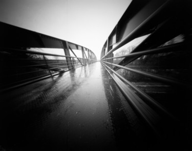 Photography titled "passerelle" by Frédéric Duchesnay, Original Artwork, Analog photography