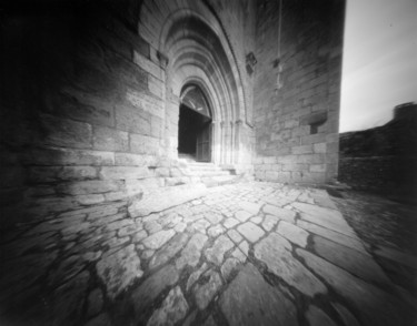 Photographie intitulée "La porte." par Frédéric Duchesnay, Œuvre d'art originale, Photographie argentique