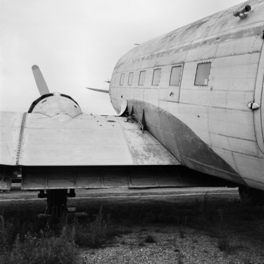 Photographie intitulée "old wing" par Frédéric Duchesnay, Œuvre d'art originale, Photographie argentique