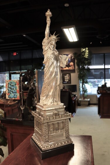 Sculptuur getiteld "Statue of Liberty i…" door Frédéric-Auguste Bartholdi, Origineel Kunstwerk, Gietwerk