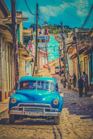 Photographie intitulée "old car in Trinidad" par Frederic Bos, Œuvre d'art originale, Photographie numérique