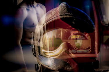 Fotografia zatytułowany „Fireman 06” autorstwa Frederic Bos, Oryginalna praca, Fotomontaż