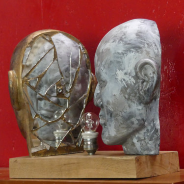 Скульптура под названием "Lampe Janus" - Frederique De Meester, Подлинное произведение искусства, Смола
