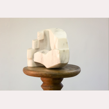 Скульптура под названием "Main" - Frederique De Meester, Подлинное произведение искусства, Камень