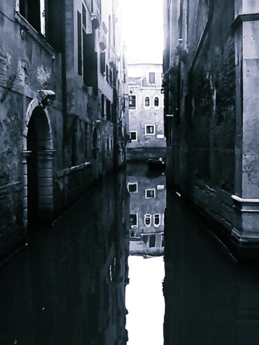 Photographie intitulée "Venise la morte" par Frédérique Longrée, Œuvre d'art originale