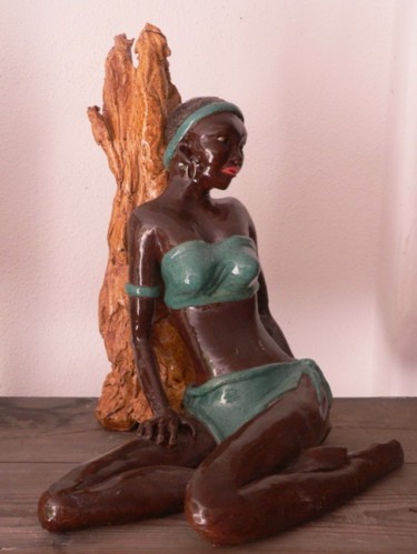 Skulptur mit dem Titel "Afrika Woman 1" von Jaquelin Und Manfred Freiberger, Original-Kunstwerk, Keramik