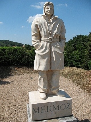 Sculpture intitulée "Mermoz" par Gilbert Frizon, Œuvre d'art originale, Pierre