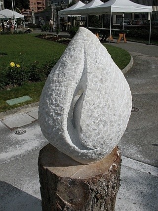 Sculpture intitulée "Gravité" par Gilbert Frizon, Œuvre d'art originale, Pierre