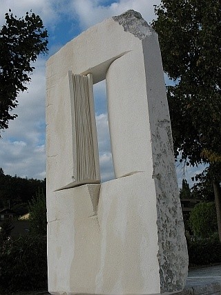 Skulptur mit dem Titel "Liber Te" von Gilbert Frizon, Original-Kunstwerk, Stein