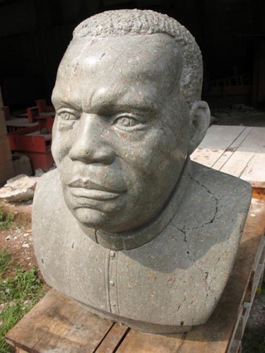 Sculpture intitulée "Mgr Muzihirwa" par Gilbert Frizon, Œuvre d'art originale