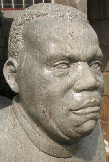 Sculpture intitulée "Mgr Muzihirwa" par Gilbert Frizon, Œuvre d'art originale