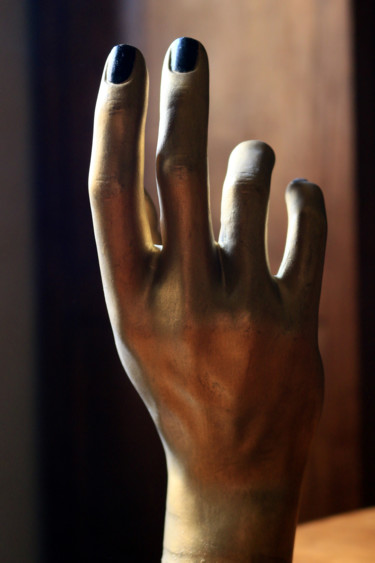Photographie intitulée "The golden hand 1" par Gabriel Cotelle, Œuvre d'art originale, Photographie numérique