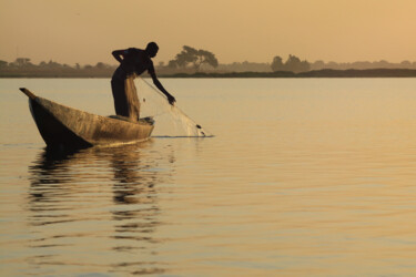 Фотография под названием "Mali fisherman" - Gabriel Sarabando, Подлинное произведение искусства, Не манипулируемая фотография