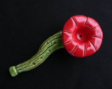 Diseño titulada "Pipe fleur rouge en…" por Gabriel Tremblay, Obra de arte original, Cerámica
