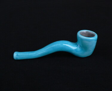 Design mit dem Titel "Pipe bleue ondulée…" von Gabriel Tremblay, Original-Kunstwerk, Keramik
