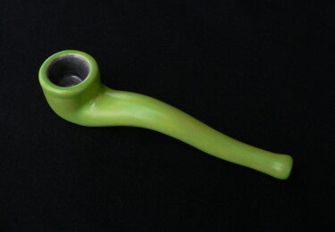 Design intitulée "Pipe verte courbée…" par Gabriel Tremblay, Œuvre d'art originale, Céramique