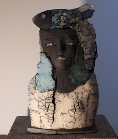 Skulptur mit dem Titel "Travel Companion -…" von Gaby Pühmeyer, Original-Kunstwerk, Keramik