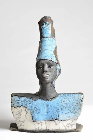 Scultura intitolato "Magic Hat" da Gaby Pühmeyer, Opera d'arte originale, Terracotta