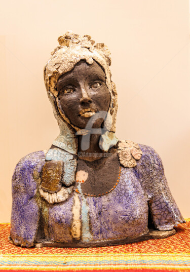 Sculpture titled "Elsa" by Gaby Pühmeyer, Original Artwork, Terra cotta
