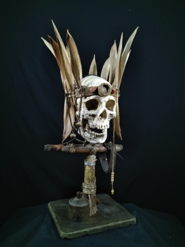 Sculpture titled "Papuan Skull N°2" by Igor Gadreaud (Gad the Brand), Original Artwork, Bone