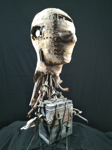 Skulptur mit dem Titel "Droïd Mummy" von Igor Gadreaud (Gad the Brand), Original-Kunstwerk, Gips
