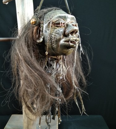 Скульптура под названием "Tribal Amulet 3" - Igor Gadreaud (Gad the Brand), Подлинное произведение искусства, Терракота