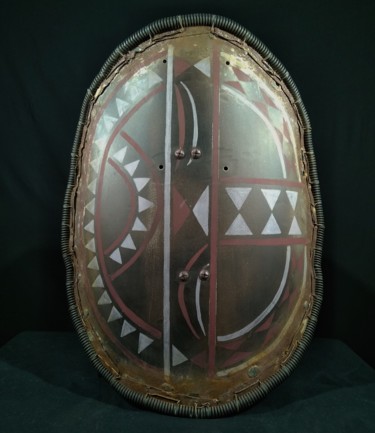 Scultura intitolato "Zulu Dish Shield" da Igor Gadreaud (Gad the Brand), Opera d'arte originale, Metalli