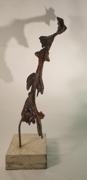 Скульптура под названием "Le baiser de la man…" - Gaël Maryn, Подлинное произведение искусства, Дерево